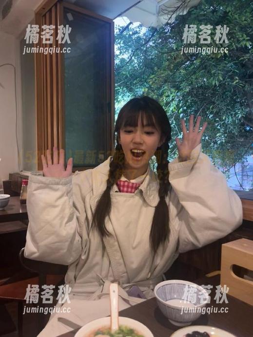 52吃瓜 最新52吃瓜热潮:这回又是哪个艺人摔了一跤?