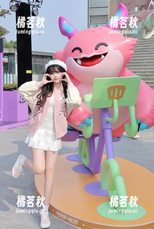 在线的同时，观看91吃瓜，身心都在这个趣味的漩涡里。