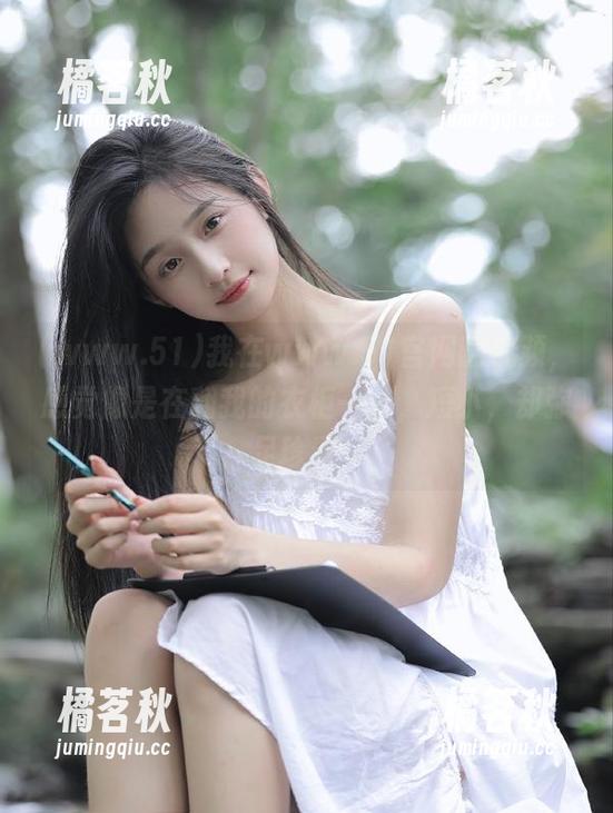 www.51 我在www.51官网翻视频,感觉像是在翻我的衣柜一样,短小,却弥足珍贵…