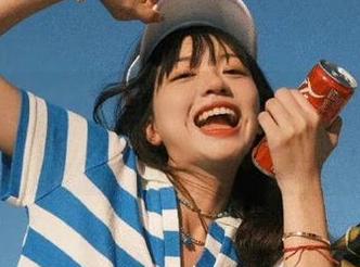 zztt11首页：一边啃瓜一边追剧，生活多美好？