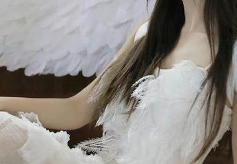 打开“吃瓜网”app,视频一出,整个人都立马焕然一新,时光仿佛都在这一刻停止了。