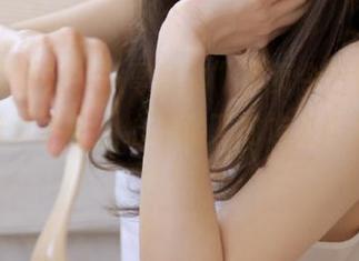 “扒哥黑料”首页今日特供，吃瓜群众必看，心态崩了的友友们来聊聊！