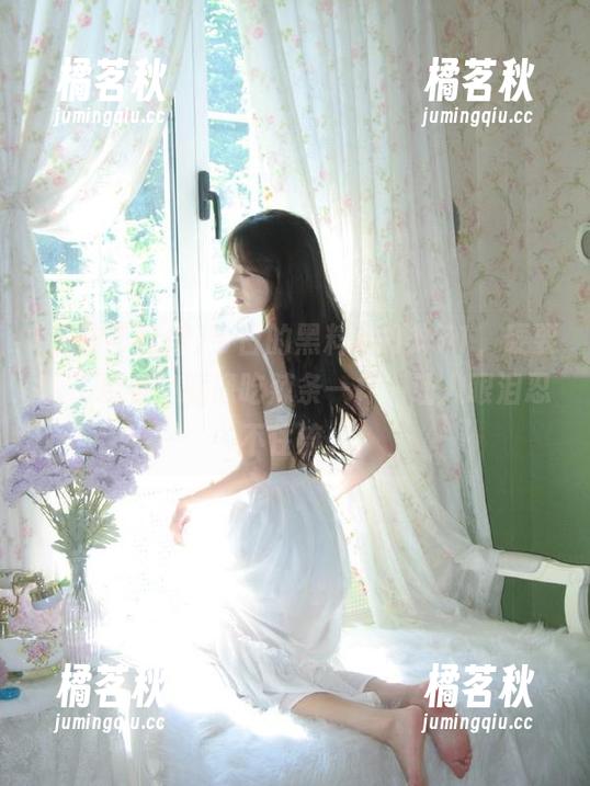 黑料不打烊 今日的黑料不打烊51,硬要说“观看”就像吃辣条一样,让人眼泪忍不住流。